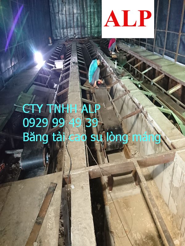 Băng tải cao su lòng máng – Giải pháp vận chuyển vật liệu rời hiệu quả và an toàn